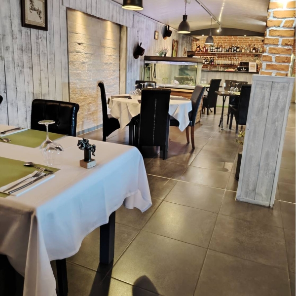 Le restaurant - La Jument Verte 2 - restaurant UNIEUX - Restaurant Saint-Paul-en-Cornillon - top restaurant UNIEUX